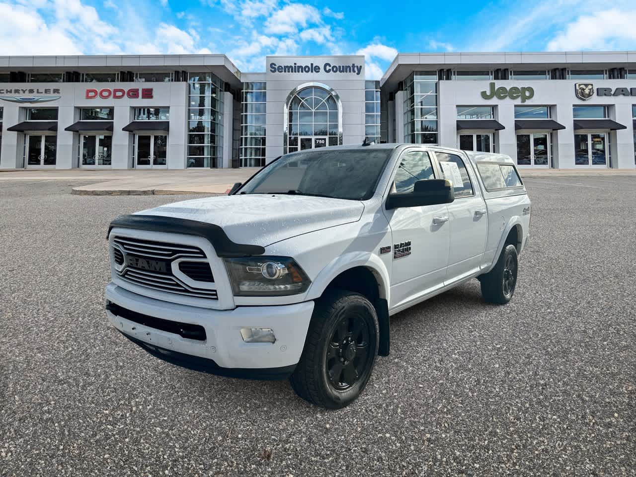 RAM 2500 Laramie Crew Cab 4x4 de 2018 con caja de 6'4'