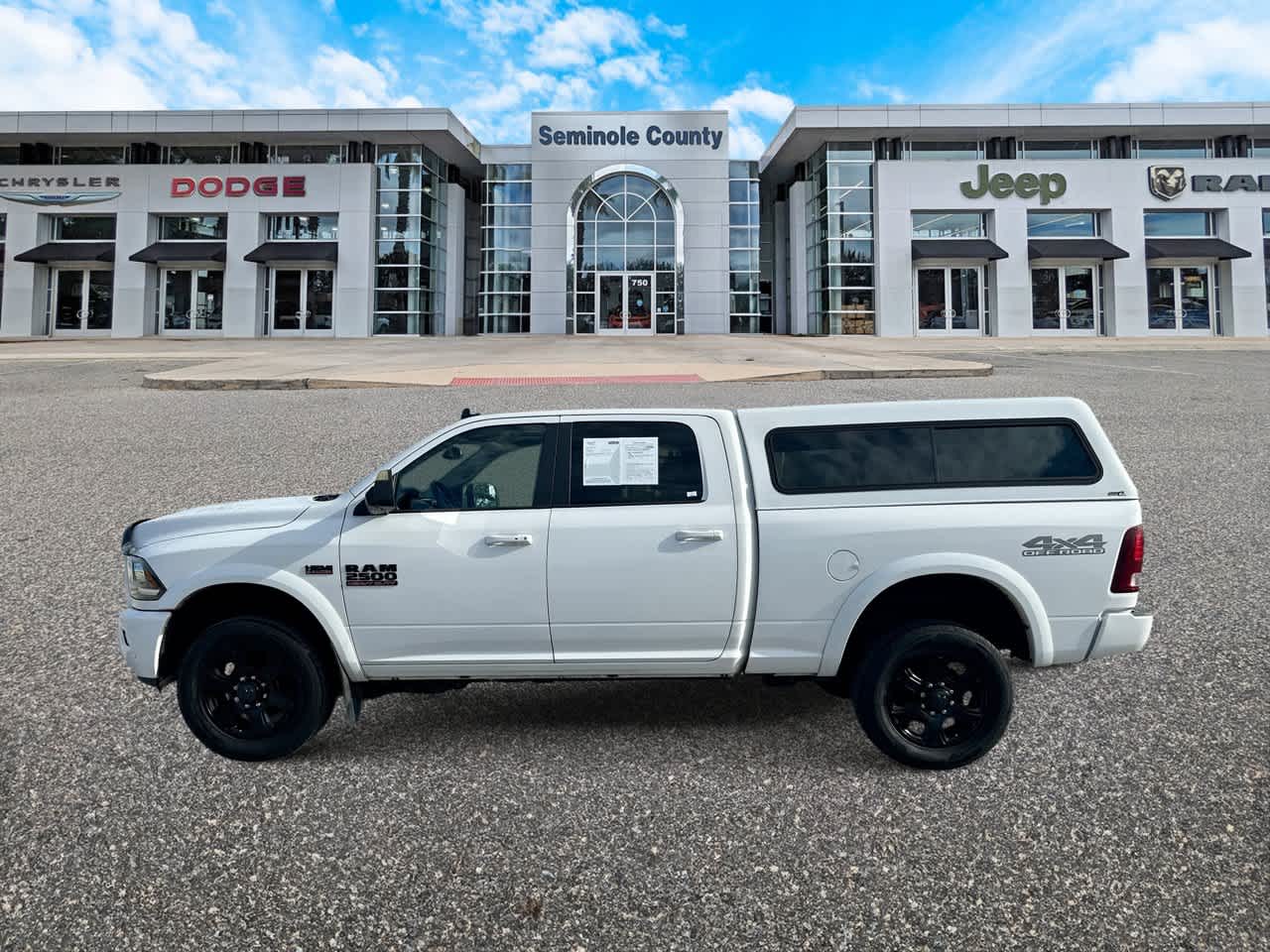 RAM 2500 Laramie Crew Cab 4x4 de 2018 con caja de 6'4'