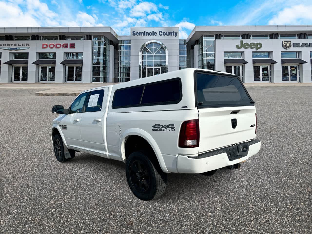 RAM 2500 Laramie Crew Cab 4x4 de 2018 con caja de 6'4'