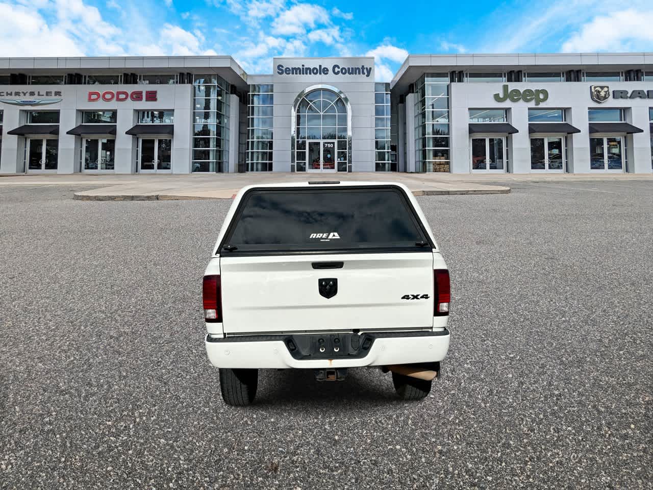 RAM 2500 Laramie Crew Cab 4x4 de 2018 con caja de 6'4'