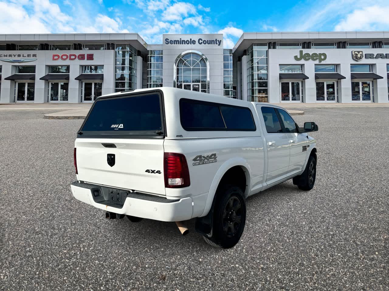 RAM 2500 Laramie Crew Cab 4x4 de 2018 con caja de 6'4'