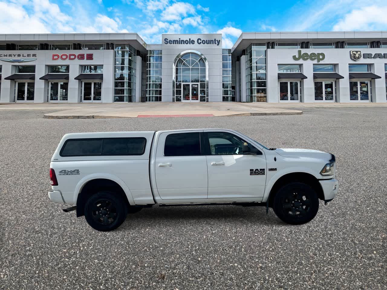 RAM 2500 Laramie Crew Cab 4x4 de 2018 con caja de 6'4'