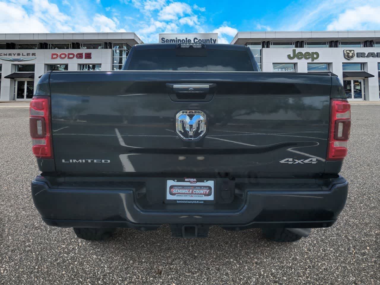 RAM 2500 Limited Crew Cab 4x4 2019 con caja de 6'4''