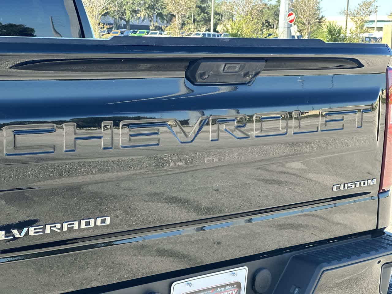 Chevrolet Silverado 1500 2WD de 2024, cabina doble, caja corta, versión Custom