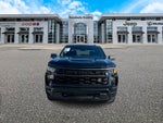 Chevrolet Silverado 1500 2WD de 2024, cabina doble, caja corta, versión Custom