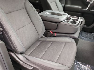 Chevrolet Silverado 1500 4x4 de 2025, cabina doble, caja corta, versión Trail Boss personalizada