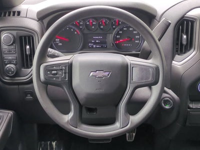 Chevrolet Silverado 1500 4x4 de 2025, cabina doble, caja corta, versión Trail Boss personalizada