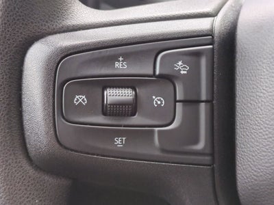 Chevrolet Silverado 1500 4x4 de 2025, cabina doble, caja corta, versión Trail Boss personalizada