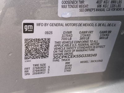 Chevrolet Silverado 1500 4x4 de 2025, cabina doble, caja corta, versión Trail Boss personalizada