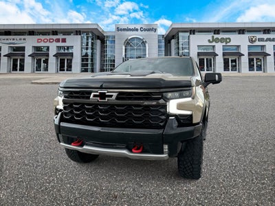Chevrolet Silverado 1500 4WD de 2023, cabina doble, caja corta, ZR2