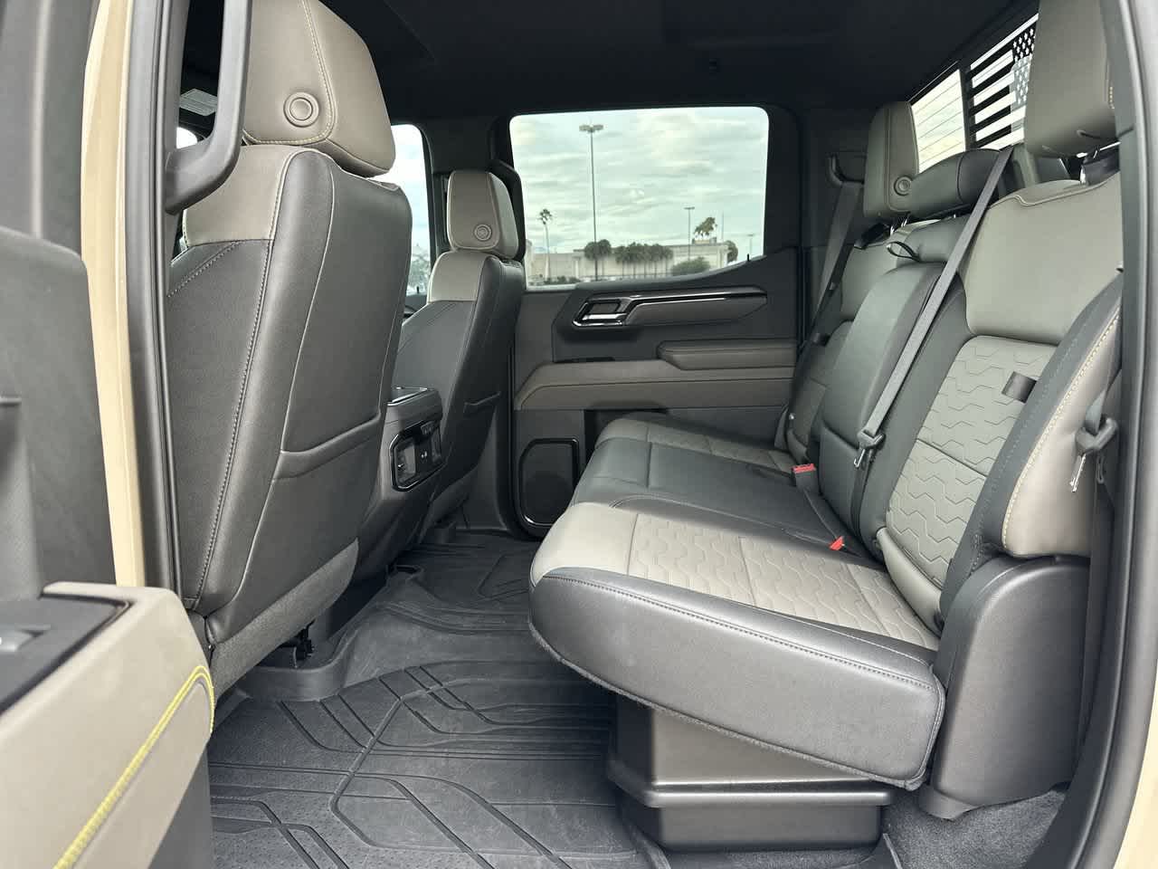Chevrolet Silverado 1500 4WD de 2023, cabina doble, caja corta, ZR2