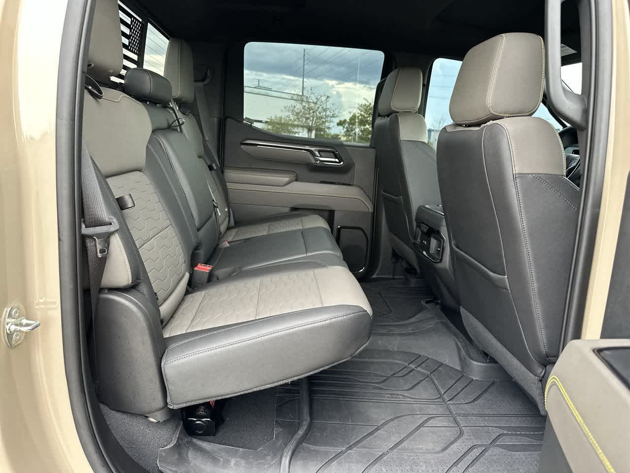 Chevrolet Silverado 1500 4WD de 2023, cabina doble, caja corta, ZR2