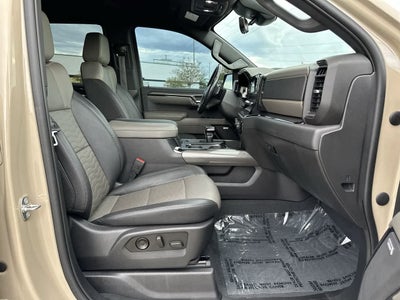 Chevrolet Silverado 1500 4WD de 2023, cabina doble, caja corta, ZR2