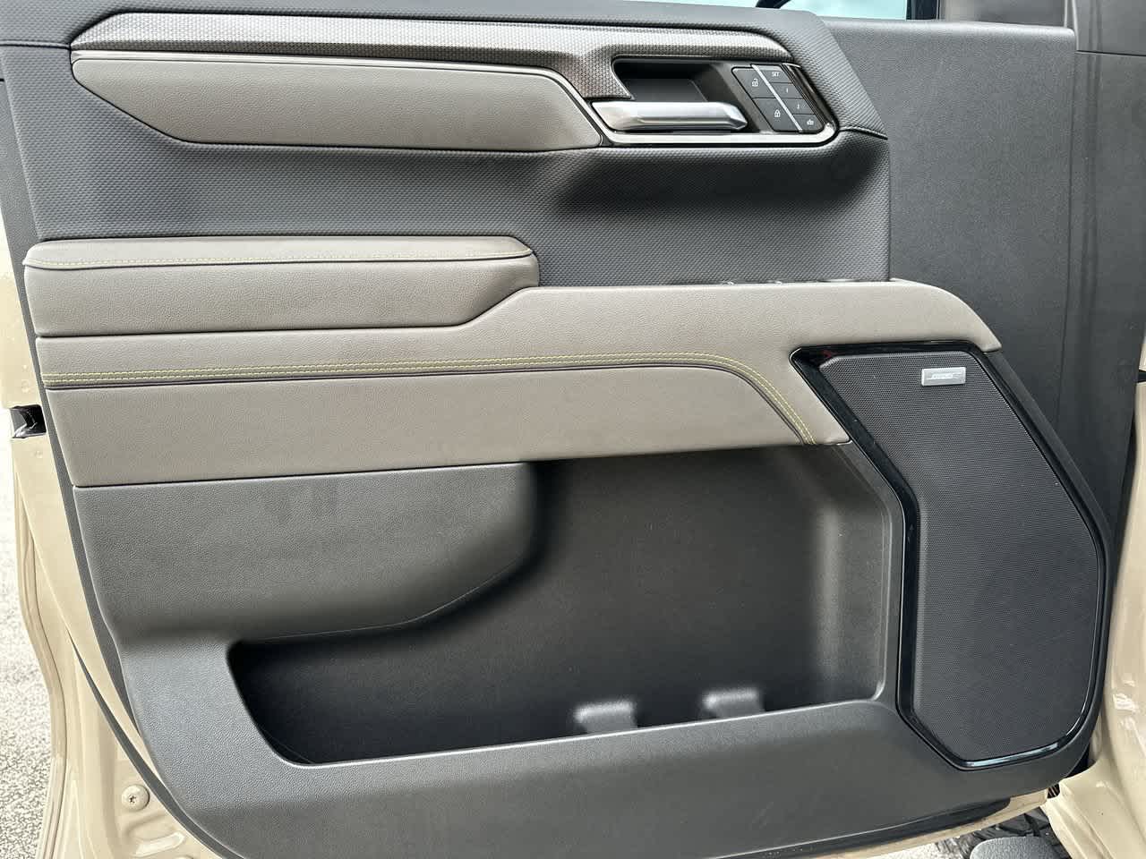 Chevrolet Silverado 1500 4WD de 2023, cabina doble, caja corta, ZR2