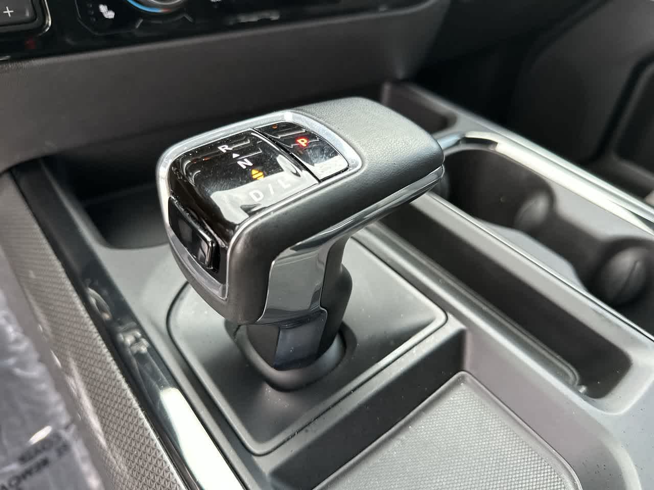 Chevrolet Silverado 1500 4WD de 2023, cabina doble, caja corta, ZR2