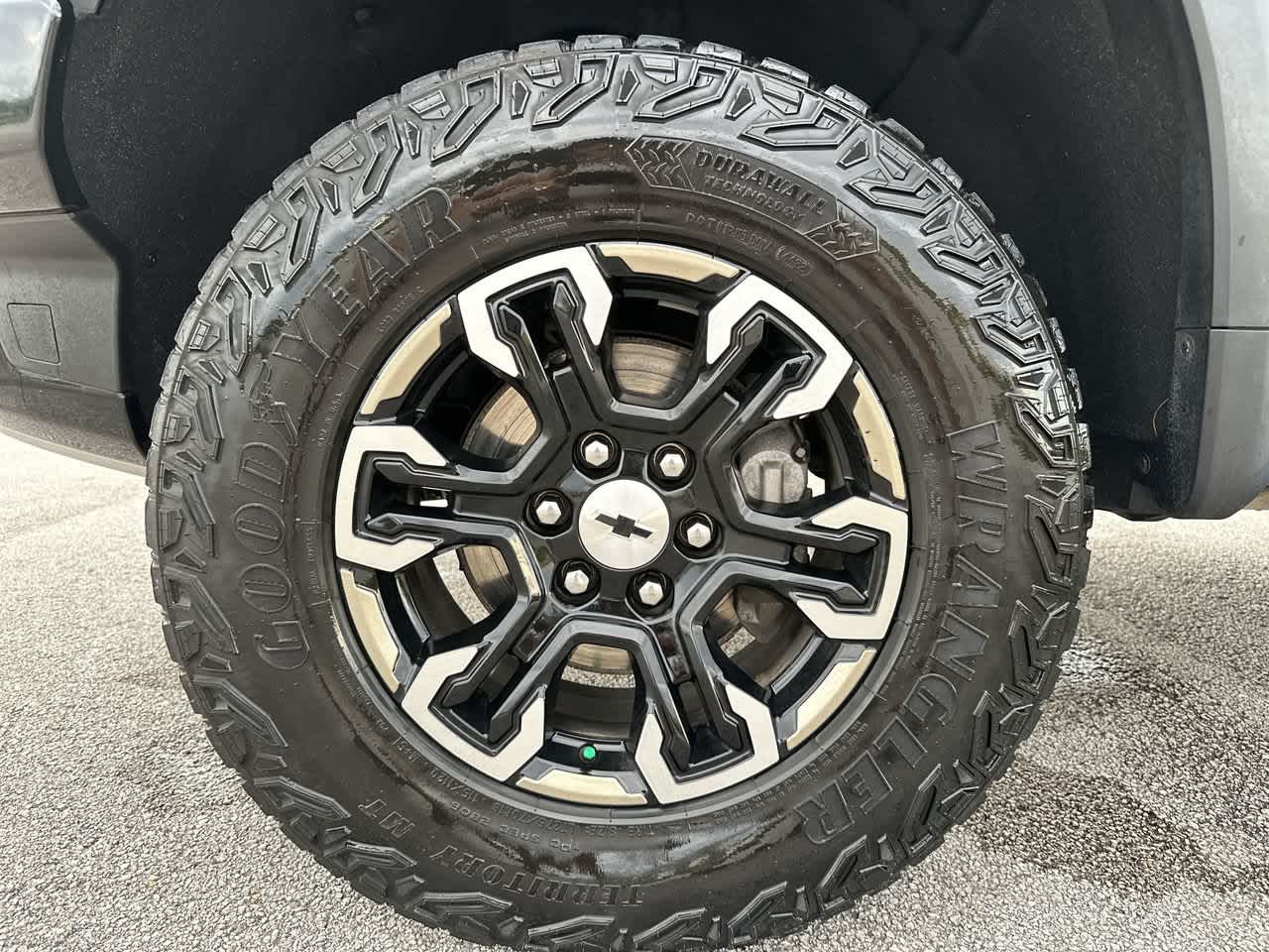 Chevrolet Silverado 1500 4WD de 2023, cabina doble, caja corta, ZR2