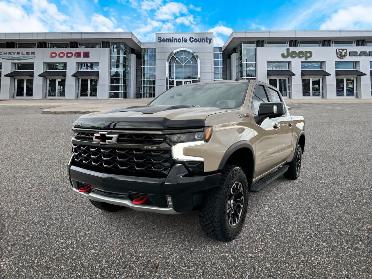 Chevrolet Silverado 1500 4WD de 2023, cabina doble, caja corta, ZR2