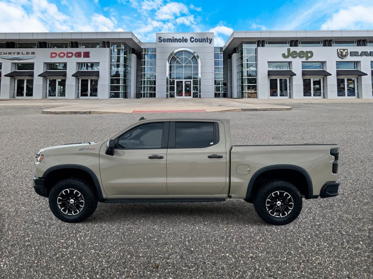 Chevrolet Silverado 1500 4WD de 2023, cabina doble, caja corta, ZR2