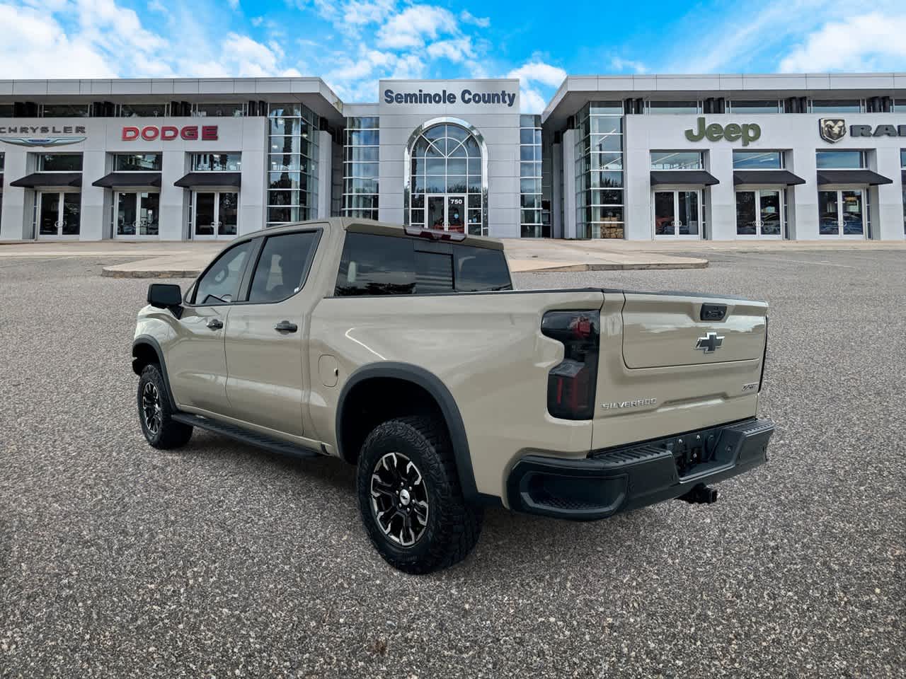 Chevrolet Silverado 1500 4WD de 2023, cabina doble, caja corta, ZR2
