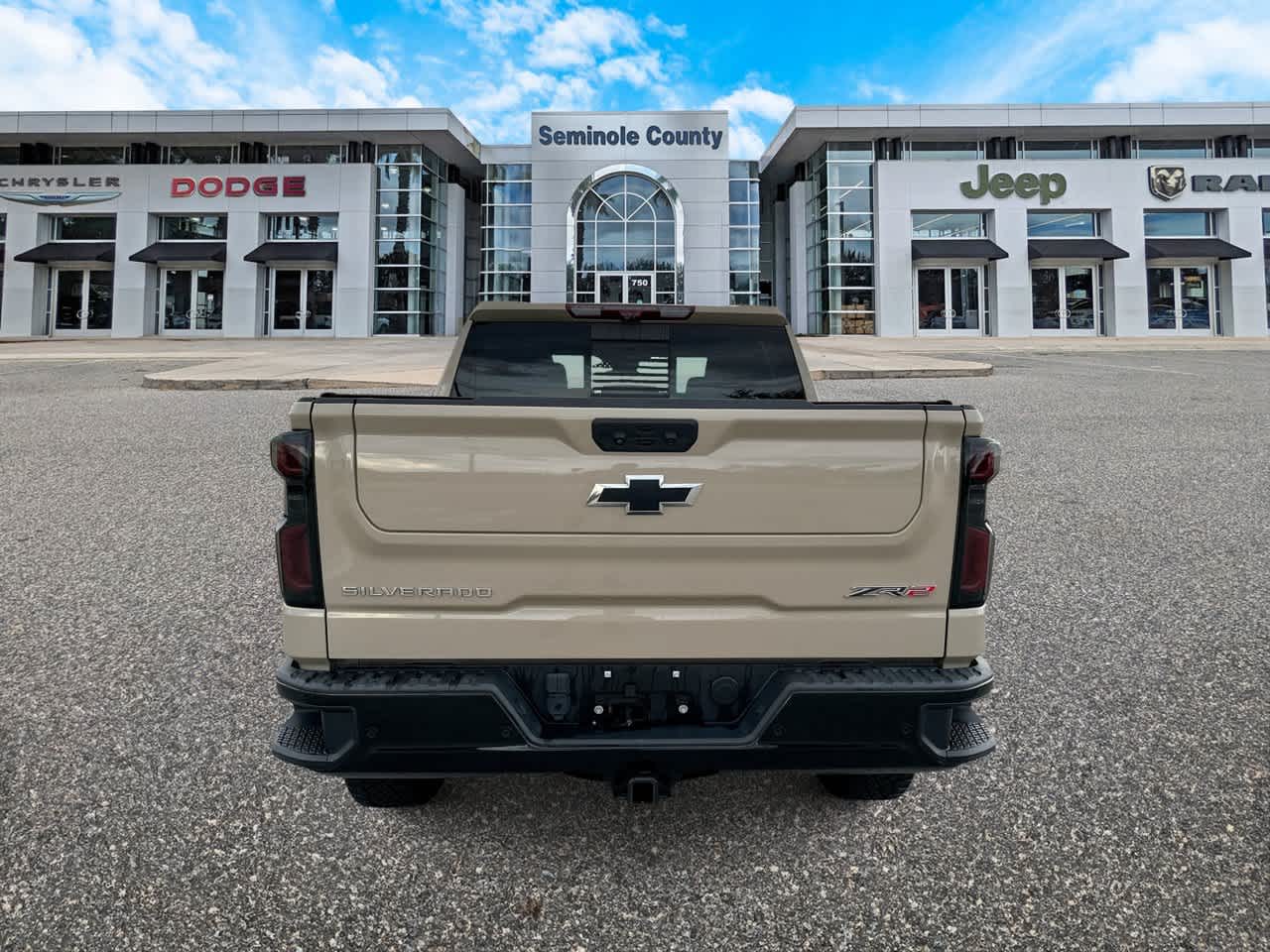 Chevrolet Silverado 1500 4WD de 2023, cabina doble, caja corta, ZR2