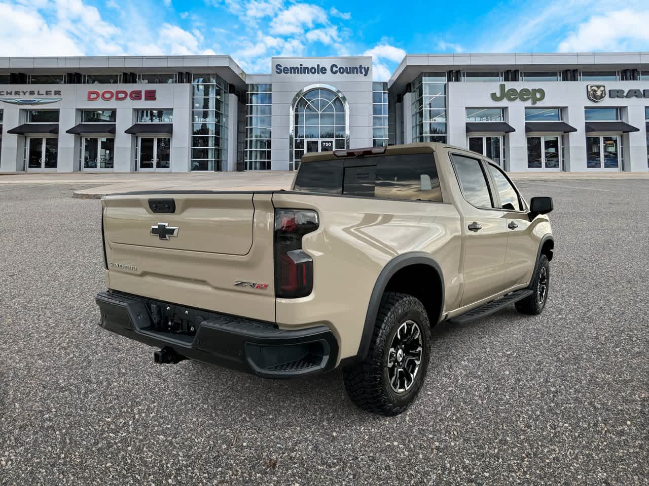 Chevrolet Silverado 1500 4WD de 2023, cabina doble, caja corta, ZR2