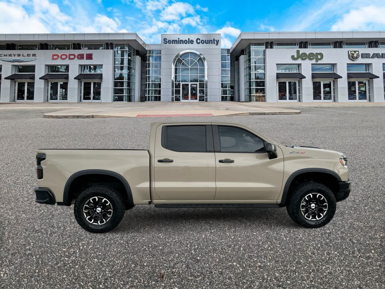Chevrolet Silverado 1500 4WD de 2023, cabina doble, caja corta, ZR2