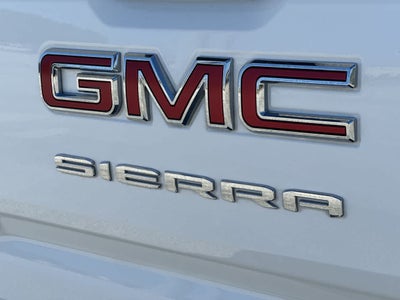 GMC Sierra 1500 4WD Crew Cab de 2023, caja corta, versión Elevation con 3SB