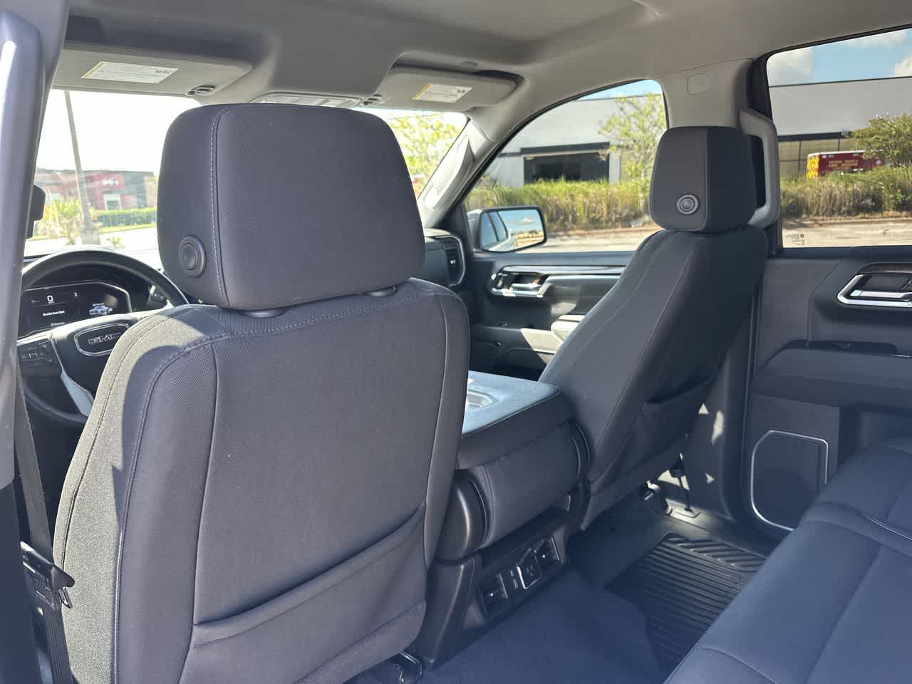 GMC Sierra 1500 4WD Crew Cab de 2023, caja corta, versión Elevation con 3SB