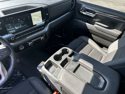 GMC Sierra 1500 4WD Crew Cab de 2023, caja corta, versión Elevation con 3SB