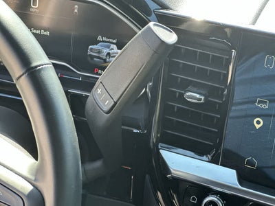 GMC Sierra 1500 4WD Crew Cab de 2023, caja corta, versión Elevation con 3SB