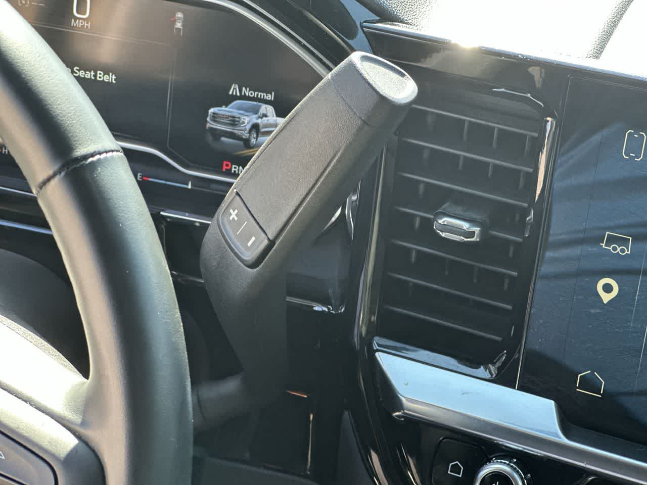 GMC Sierra 1500 4WD Crew Cab de 2023, caja corta, versión Elevation con 3SB