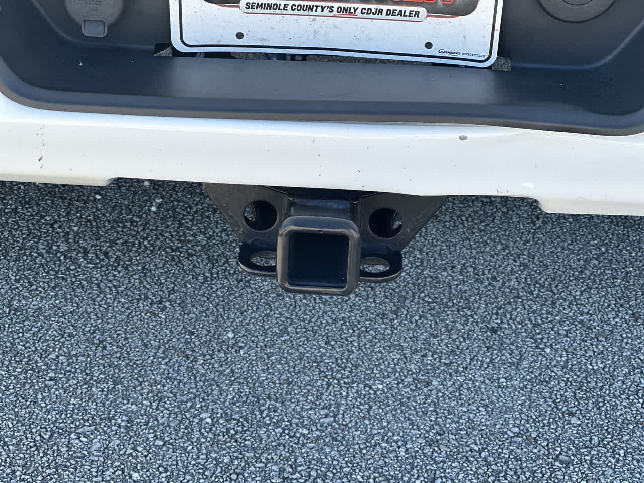 GMC Sierra 1500 4WD Crew Cab de 2023, caja corta, versión Elevation con 3SB