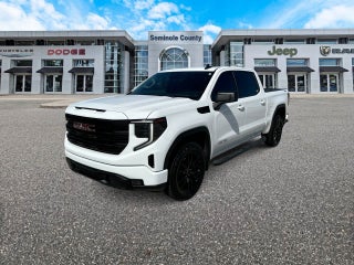 GMC Sierra 1500 4WD Crew Cab de 2023, caja corta, versión Elevation con 3SB