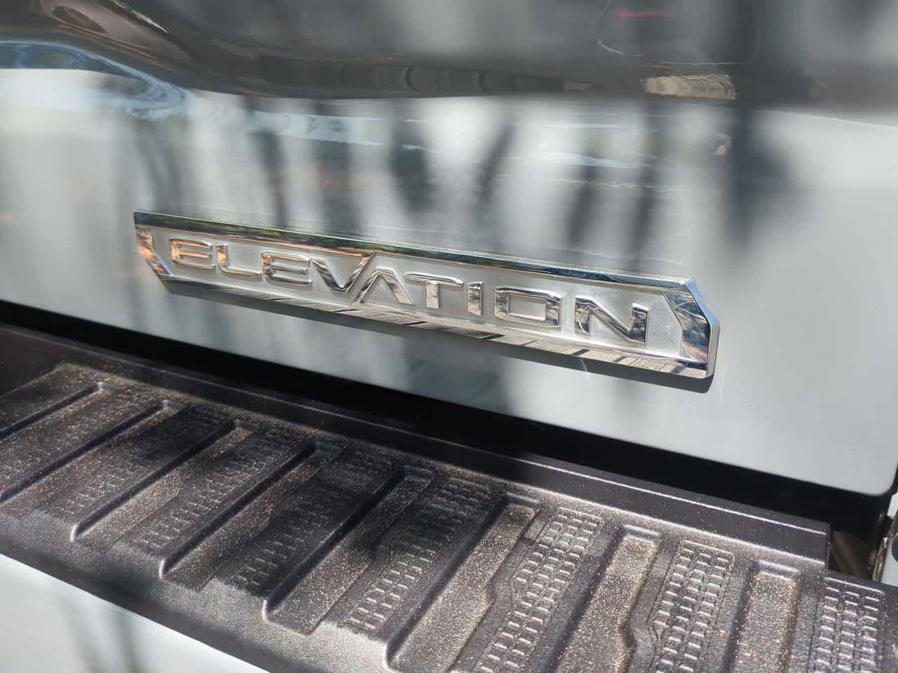 2024 GMC Sierra 1500 4WD Cabina Doble Caja Corta Elevación con 3VL