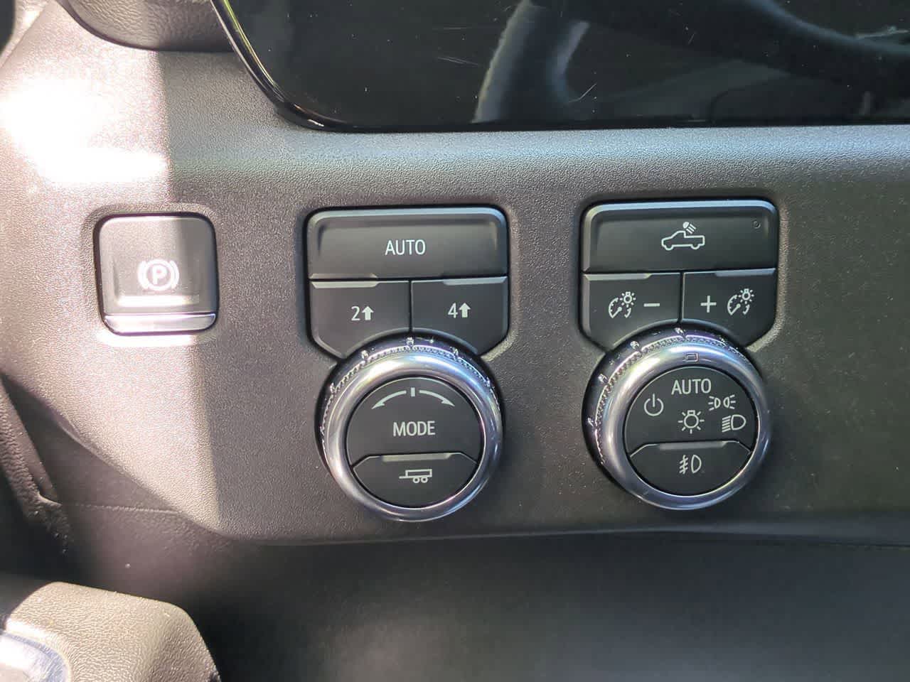 2024 GMC Sierra 1500 4WD Cabina Doble Caja Corta Elevación con 3VL