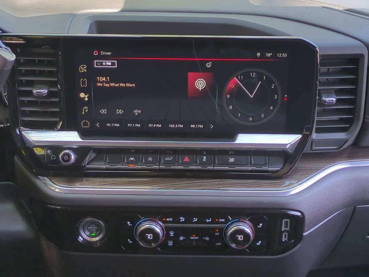 2024 GMC Sierra 1500 4WD Cabina Doble Caja Corta Elevación con 3VL