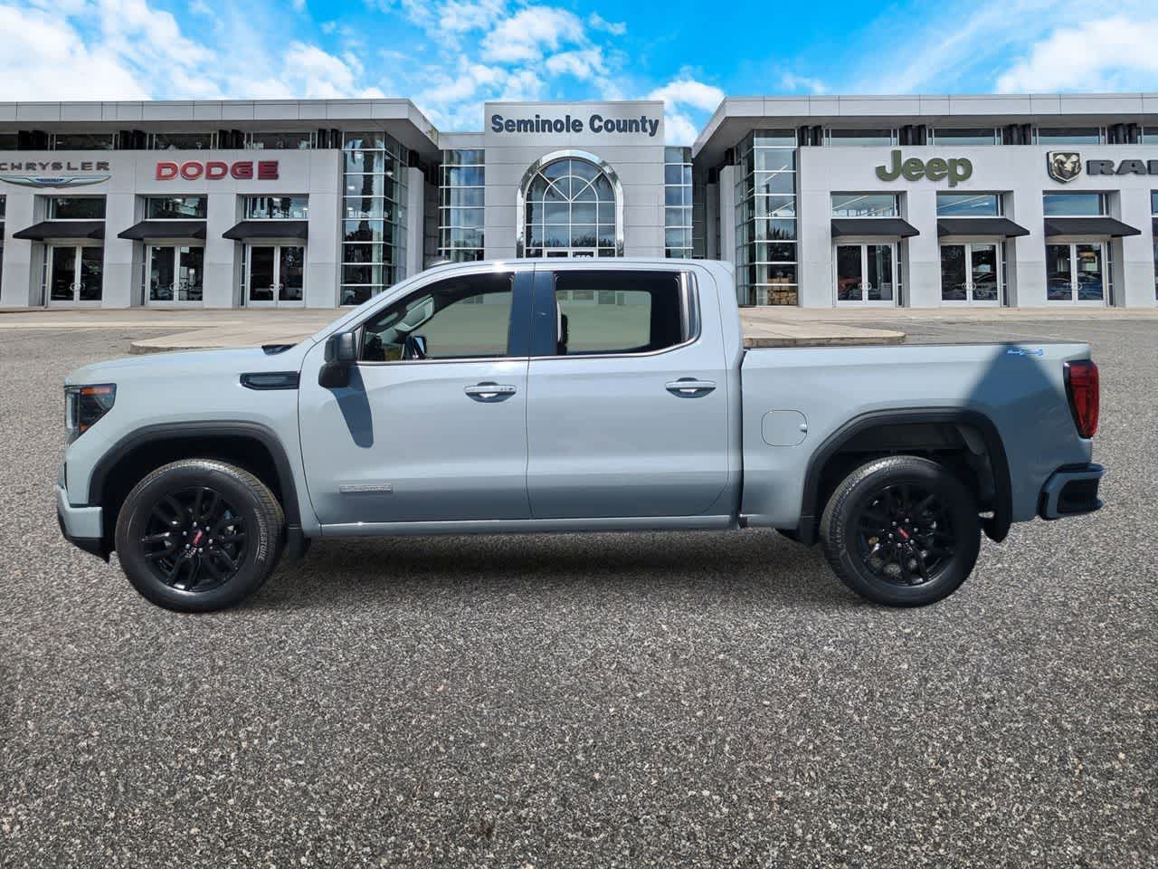 2024 GMC Sierra 1500 4WD Cabina Doble Caja Corta Elevación con 3VL