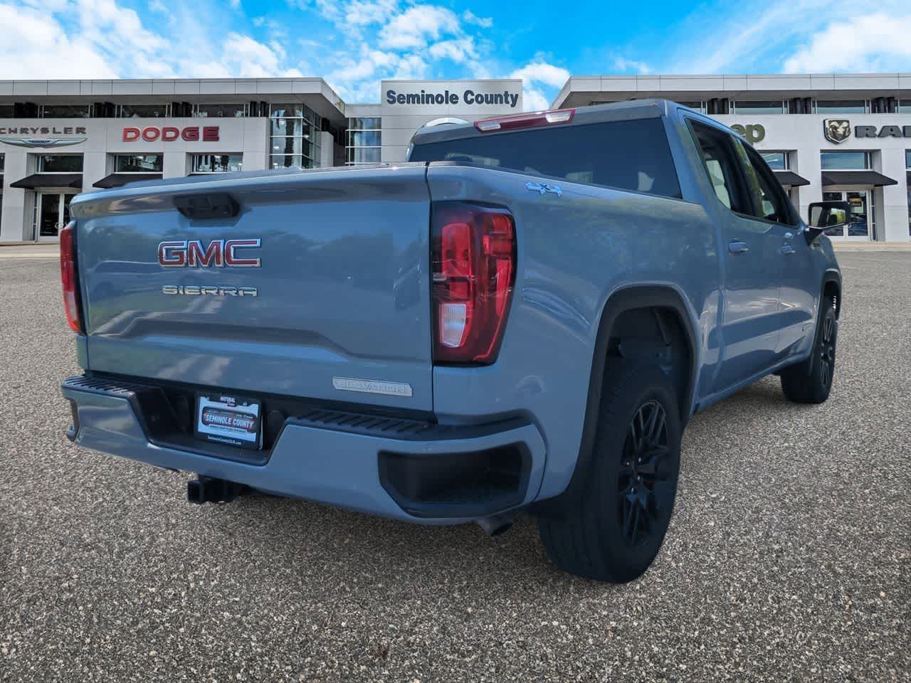2024 GMC Sierra 1500 4WD Cabina Doble Caja Corta Elevación con 3VL
