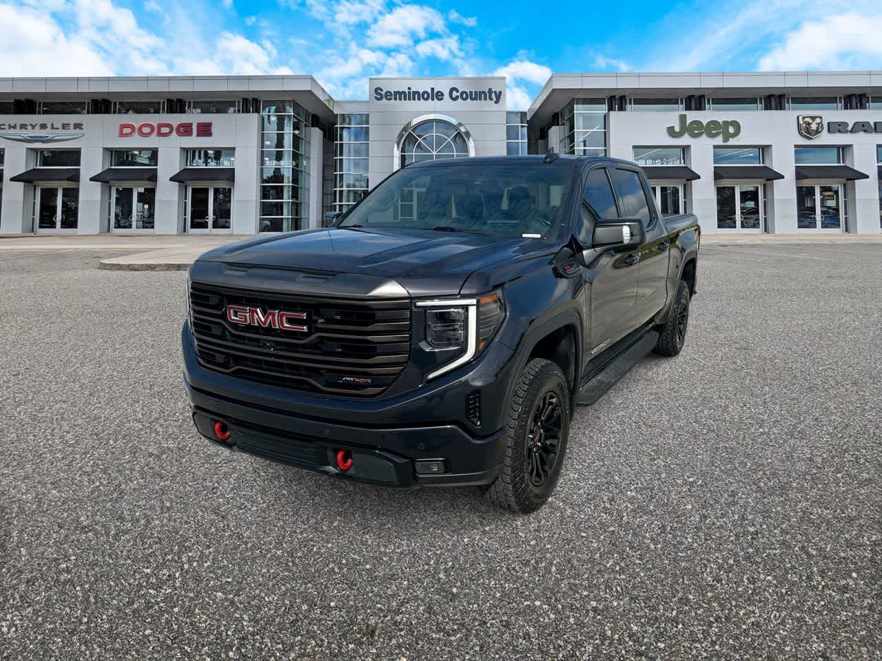 GMC Sierra 1500 4WD de 2023, cabina doble, caja corta, AT4X