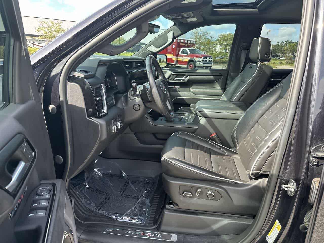 GMC Sierra 1500 4WD de 2023, cabina doble, caja corta, AT4X