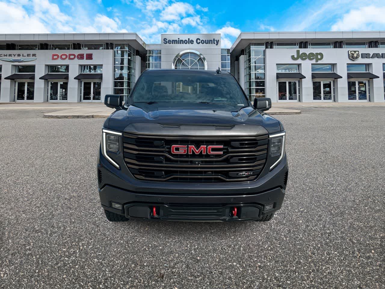 GMC Sierra 1500 4WD de 2023, cabina doble, caja corta, AT4X