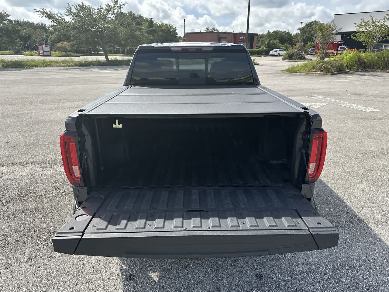 GMC Sierra 1500 4WD de 2023, cabina doble, caja corta, AT4X