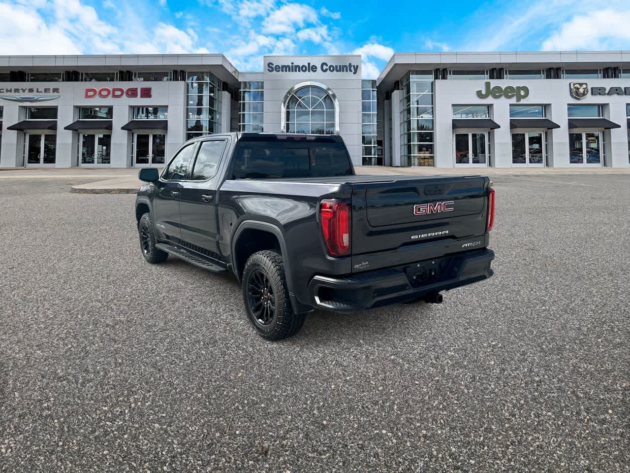 GMC Sierra 1500 4WD de 2023, cabina doble, caja corta, AT4X