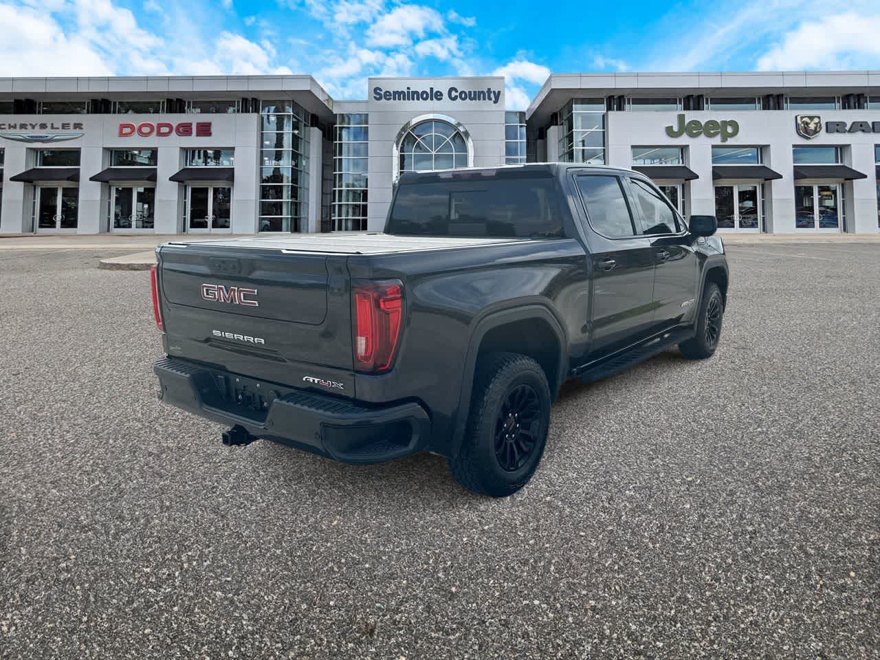 GMC Sierra 1500 4WD de 2023, cabina doble, caja corta, AT4X