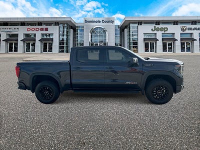 GMC Sierra 1500 4WD de 2023, cabina doble, caja corta, AT4X