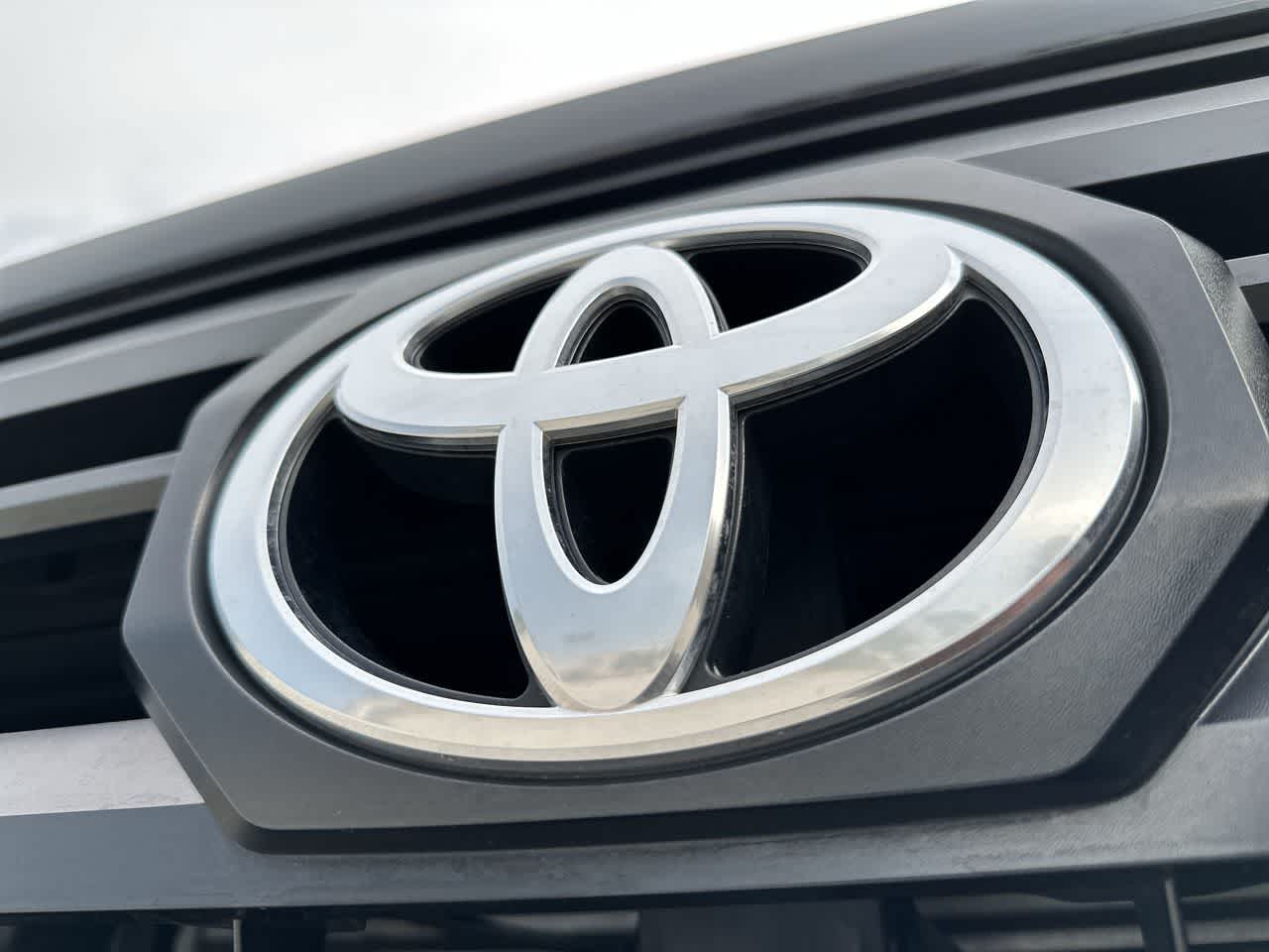 Toyota Tacoma SR 2025