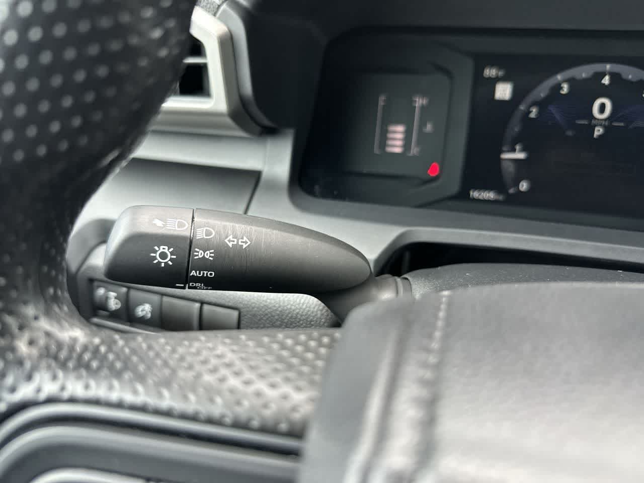 Toyota Tacoma SR 2025