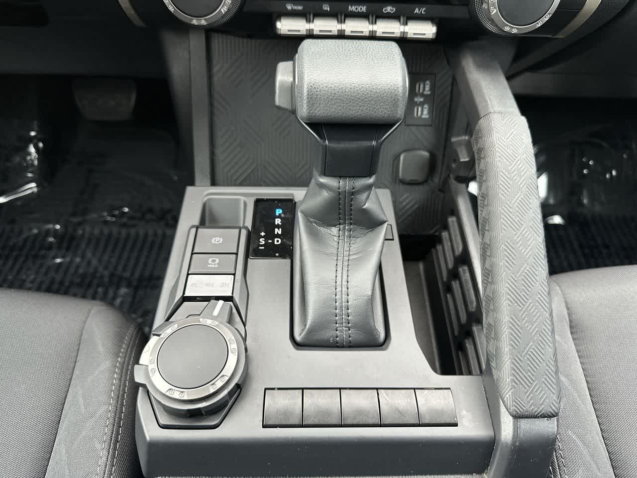 Toyota Tacoma SR 2025