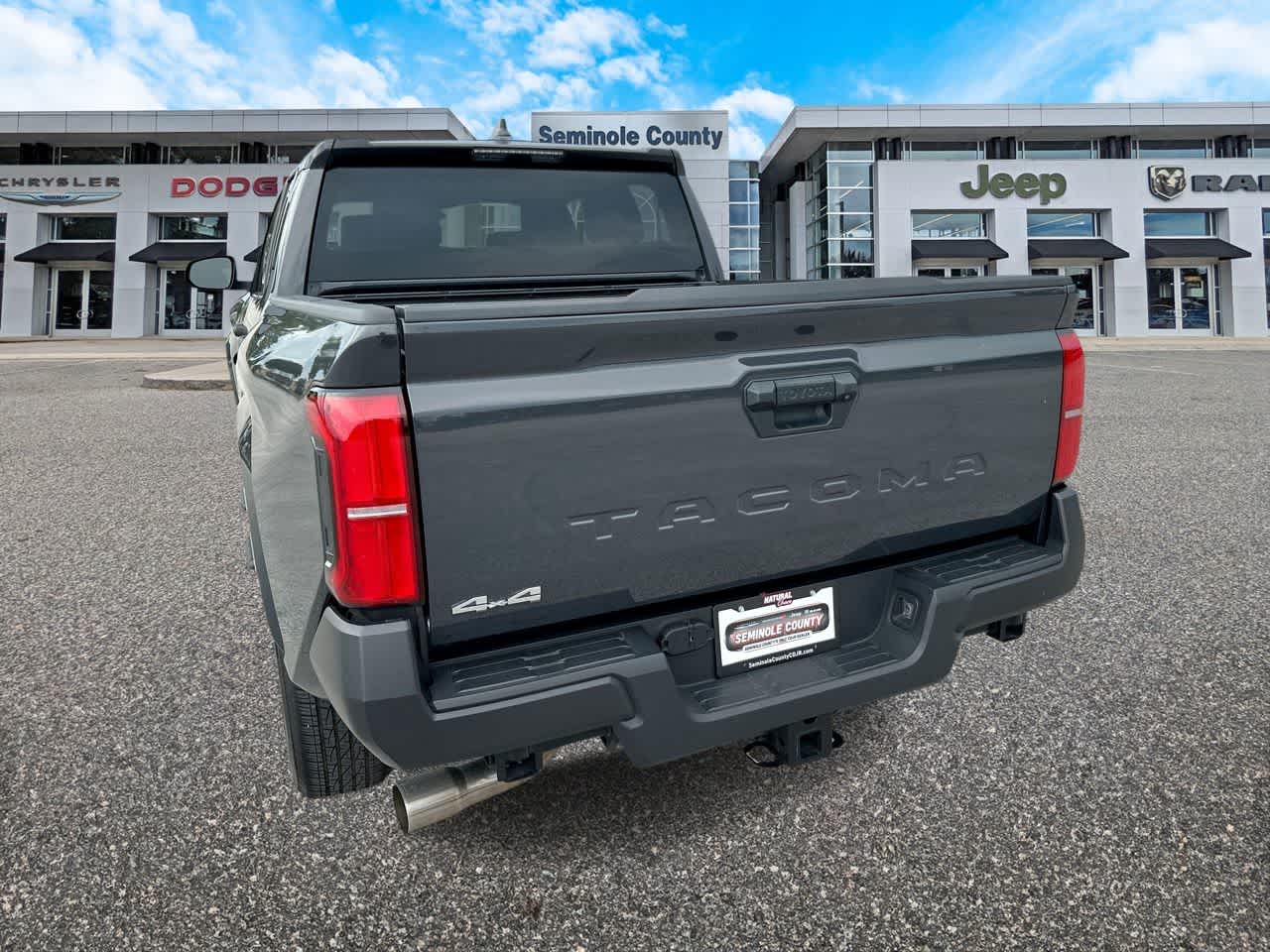 Toyota Tacoma SR 2025