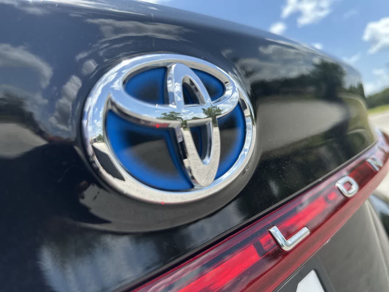 Toyota Avalon Limited Hybrid 2021